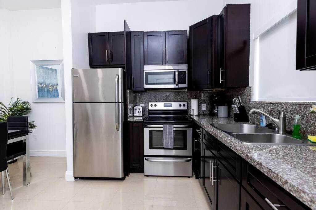 Comfortable 4Br Townhome At Calle 8 Miami Extérieur photo